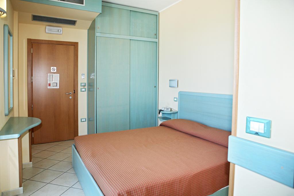 Abbazia Club Hotel ماروتّا الغرفة الصورة